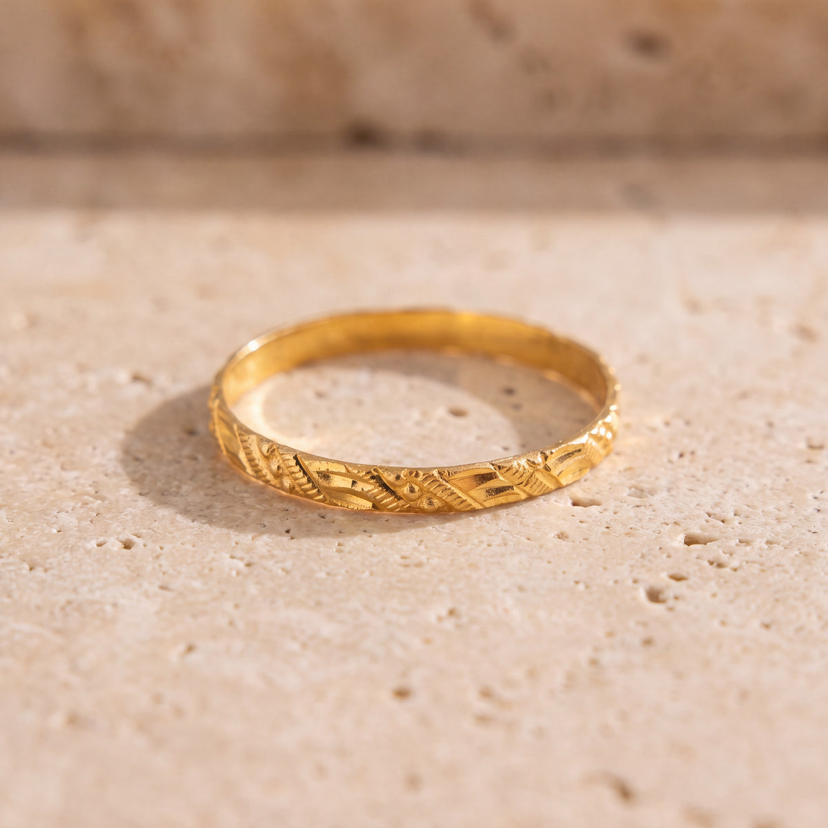 Traditional Haisa (D30) on travertine