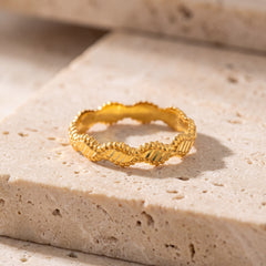 Traditional Haisa (D32) on travertine