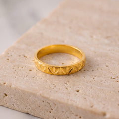 Traditional Haisa (D5) on travertine