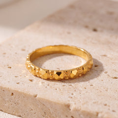 Traditional Haisa (D8) on travertine