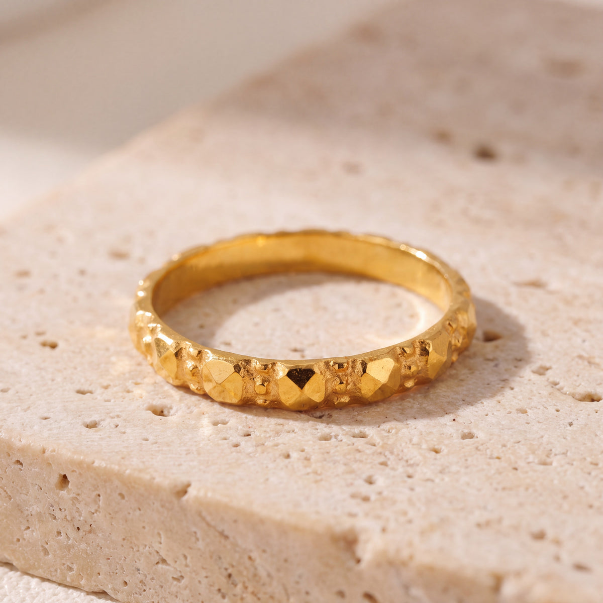 Traditional Haisa (D8) on travertine