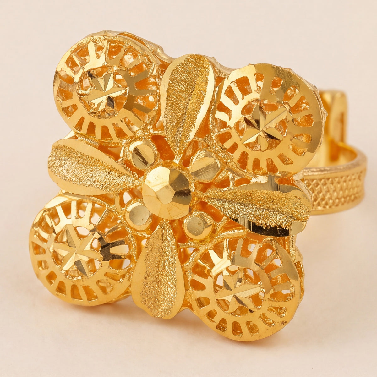 Traditional Ring (110) design detail