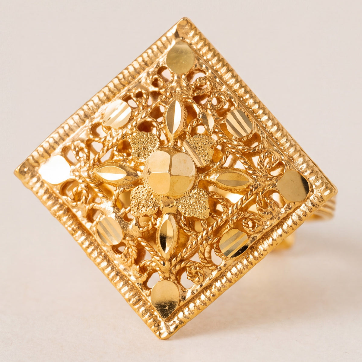 Traditional Ring (140) design detail
