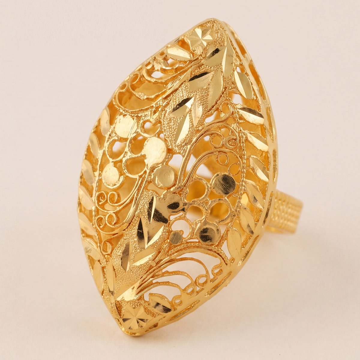 Traditional Ring (149) design detail