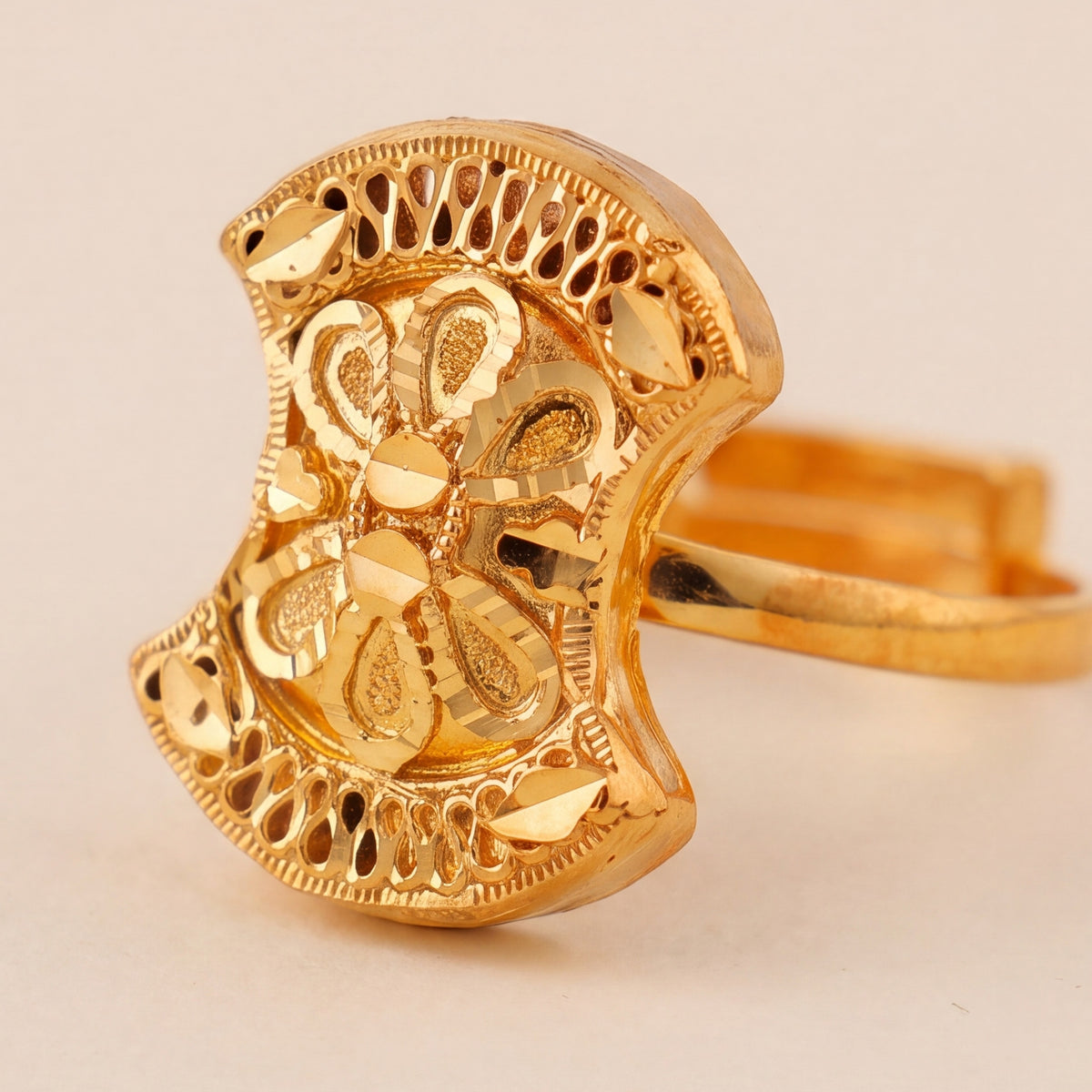 Traditional Ring (155) design detail