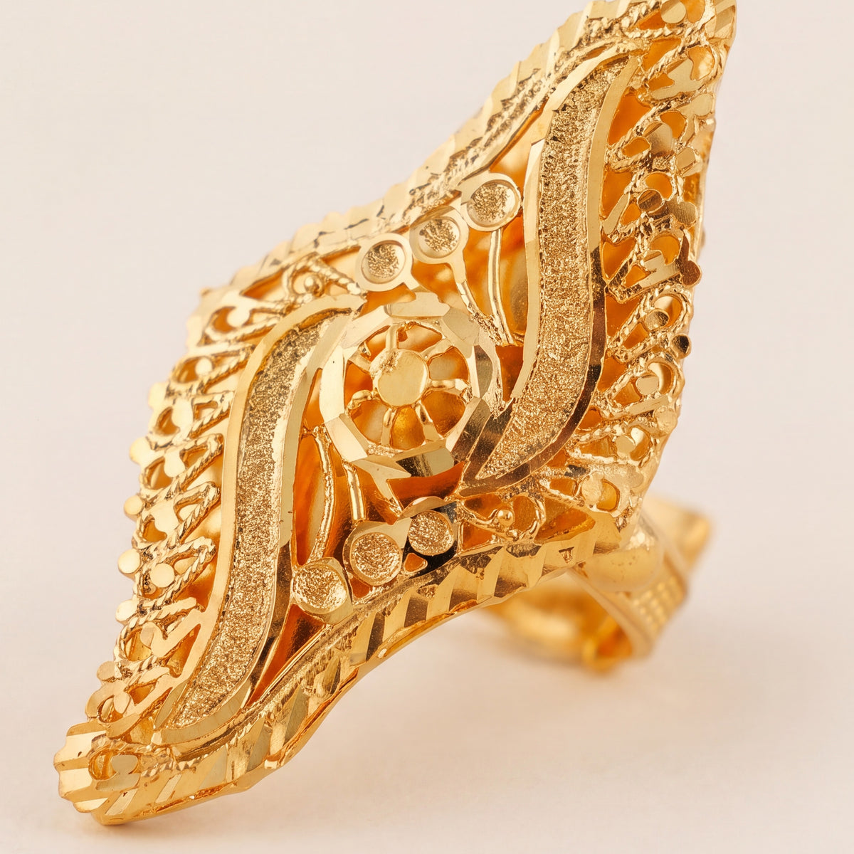 Traditional Ring (158) design detail