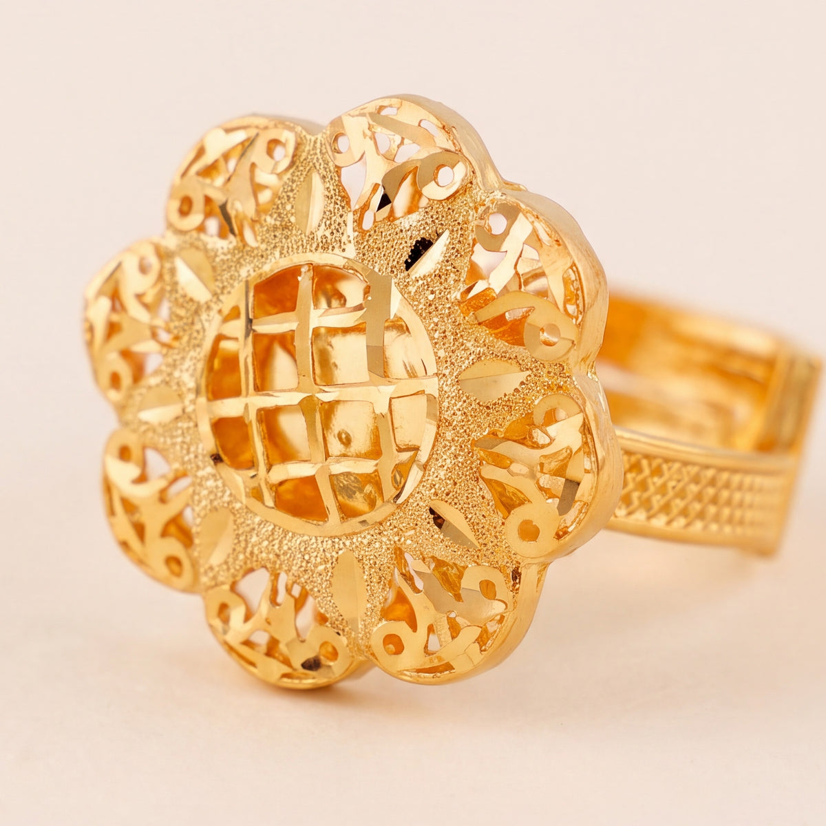 Traditional Ring (164) design detail