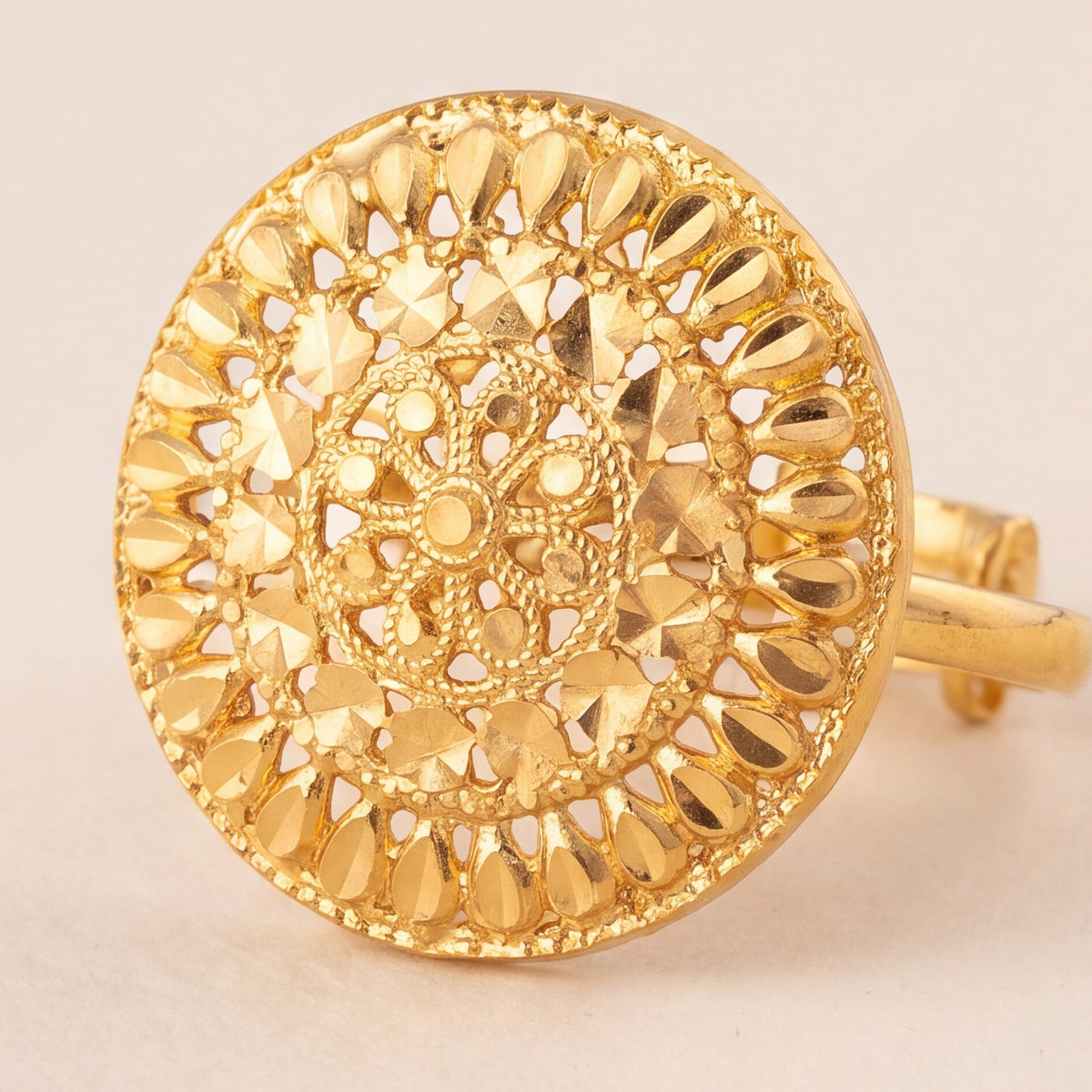 Traditional Ring (D174) design detail
