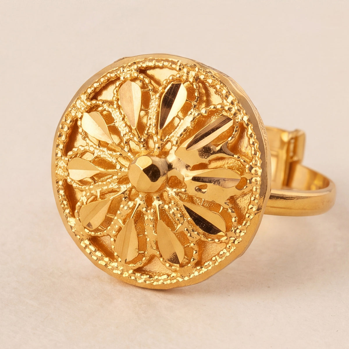 Traditional Ring (D177) design detail