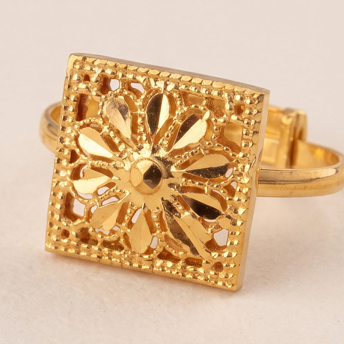 Traditional Ring (D179) design detail
