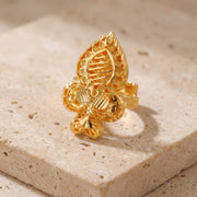 Traditional Ring (D66) on travertine