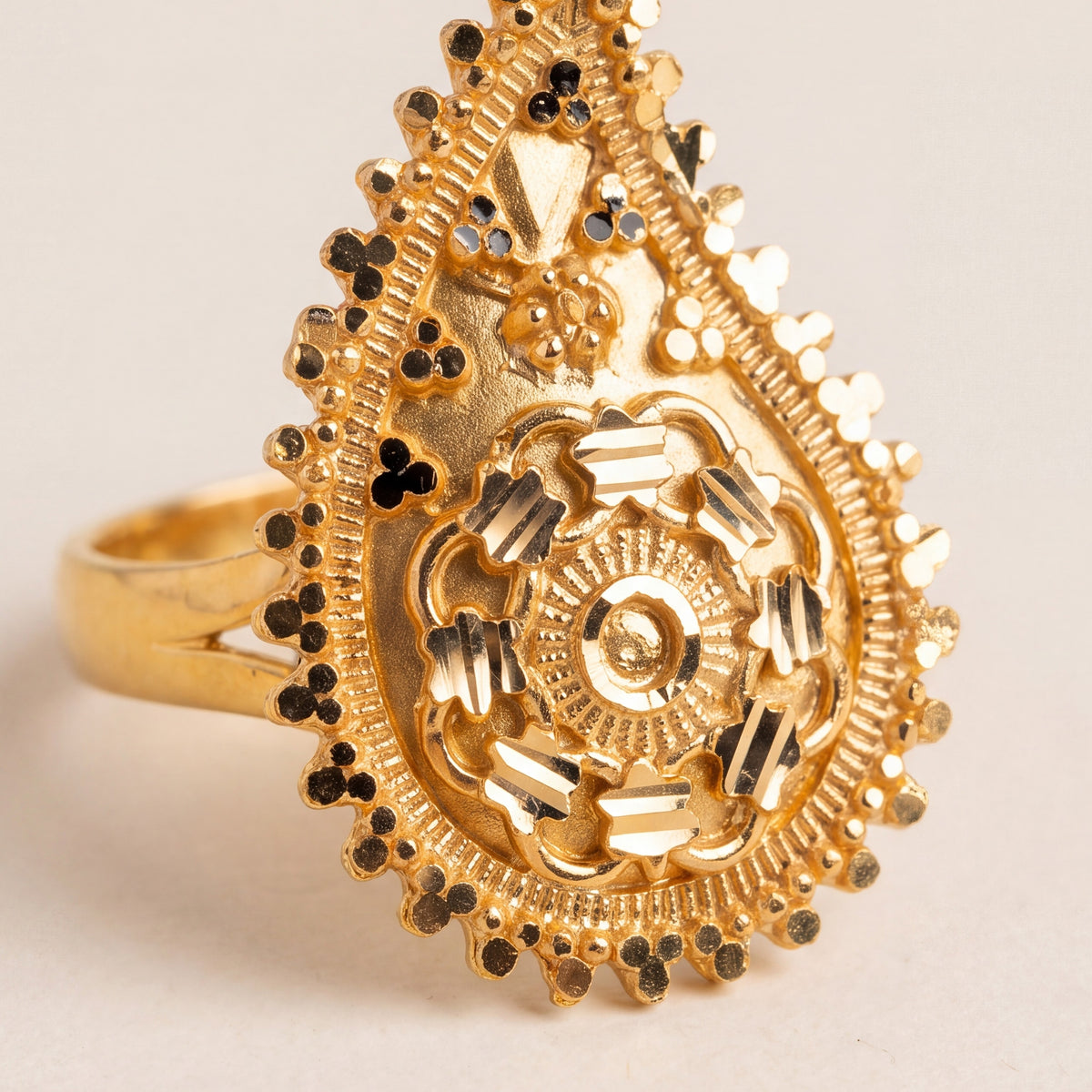 Traditional Ring (D79) design detail
