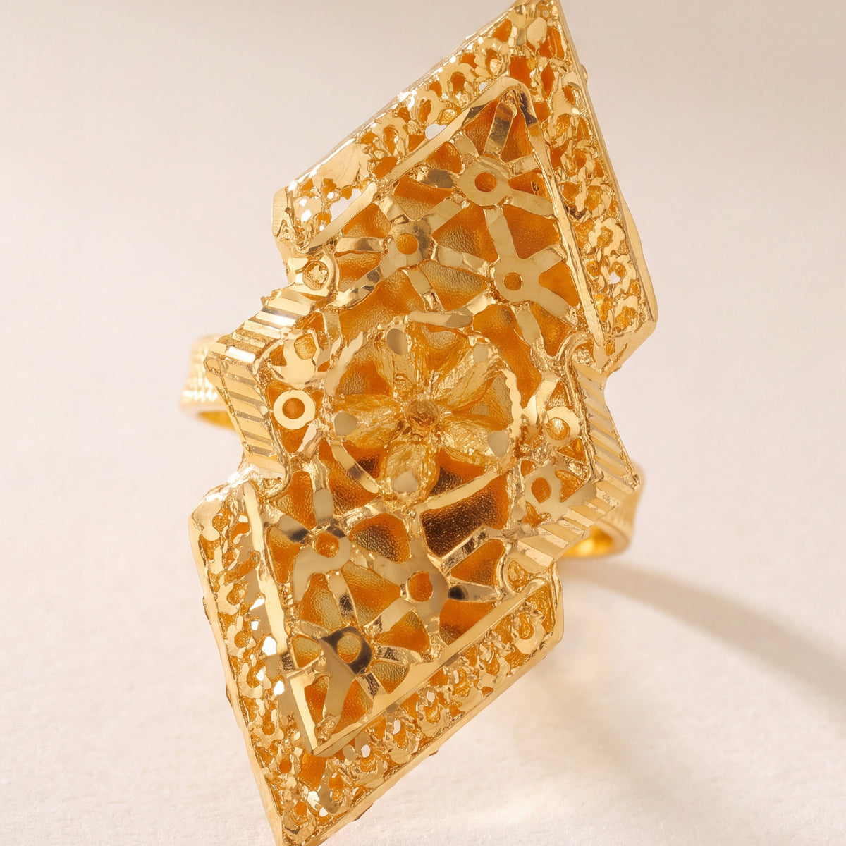 Traditional Ring (D94) design detail
