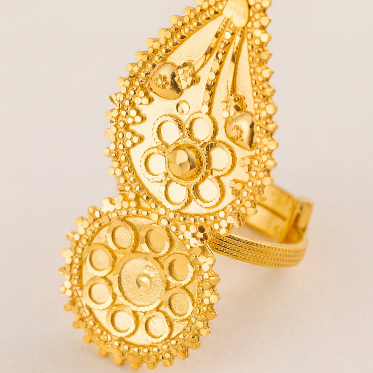 Traditional Shawahid Ring (D2) design detail