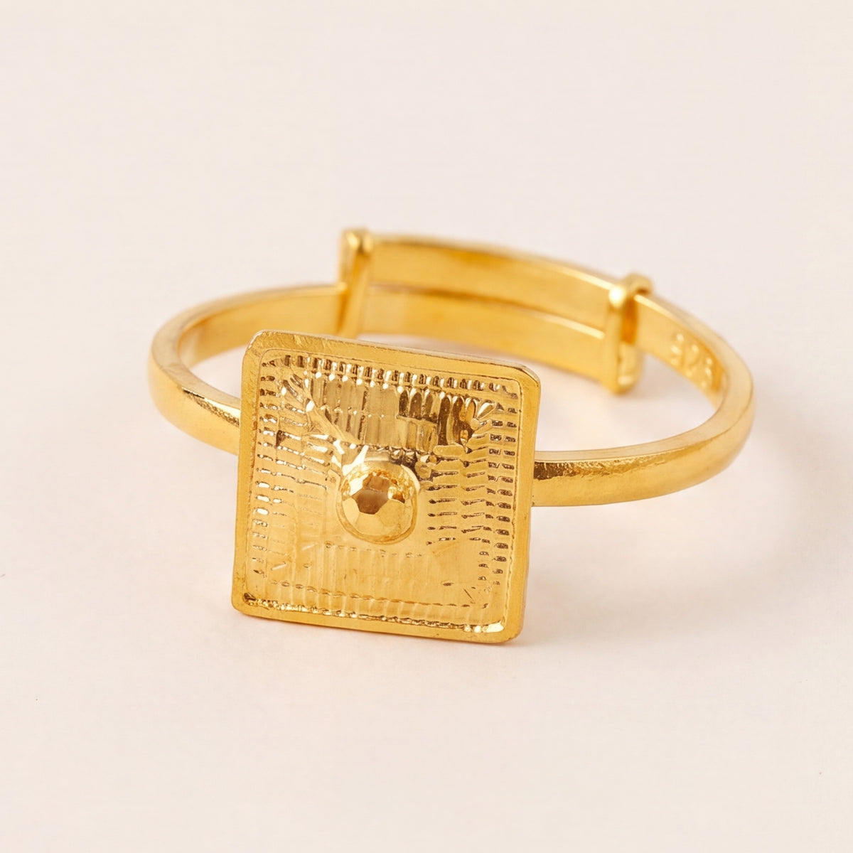 Traditional Stamp Ring (D10) design detail