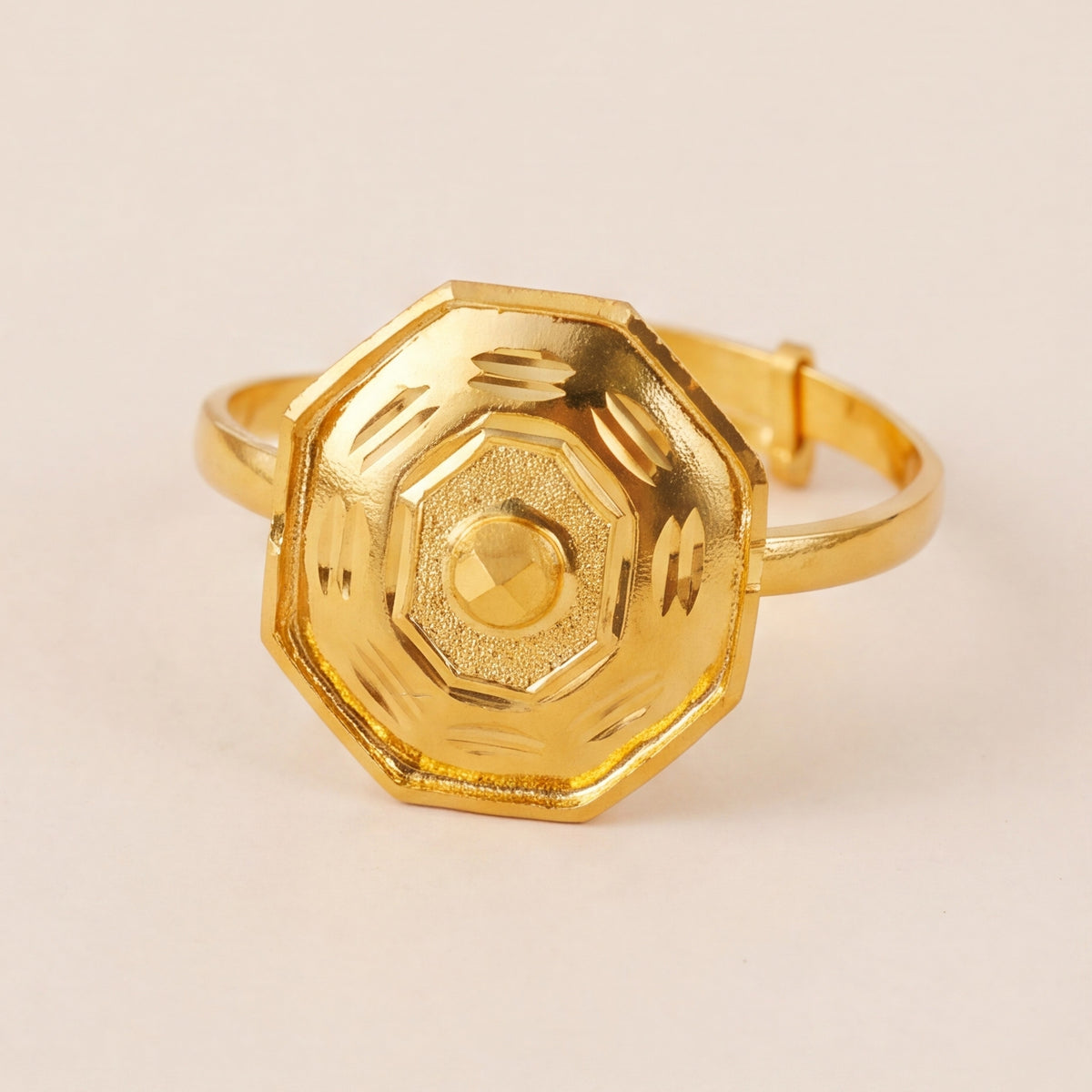 Traditional Stamp Ring (D8) design detail