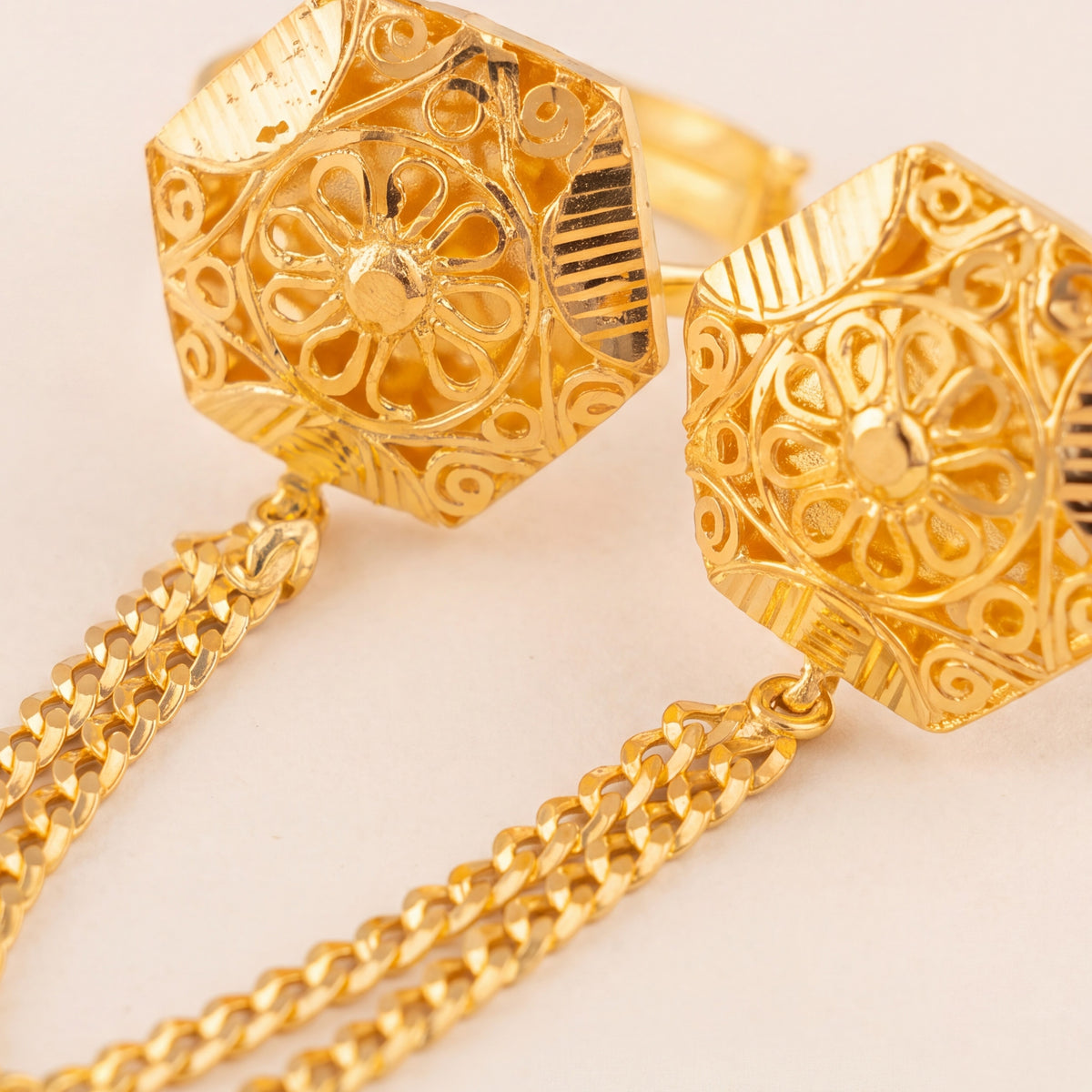 Twin Ring Chain (D21) design detail