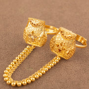 Twin Ring Chain (D22) in 925 silver with 24K gold plating, lantern-shaped ring faces with honeycomb openwork