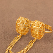 Twin Ring Chain (D23) in 925 silver with 24K gold plating, cushion ring faces with a pierced circle border