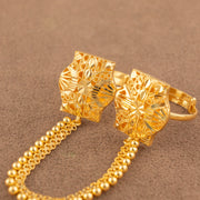 Twin Ring Chain (D31) in 925 silver with 24K gold plating, waisted square ring faces with fanned diamond cutting