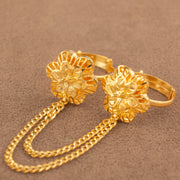 Twin Ring Chain (D39) in 925 silver with 24K gold plating, sculpted five-petal blossom ring faces with a curb chain